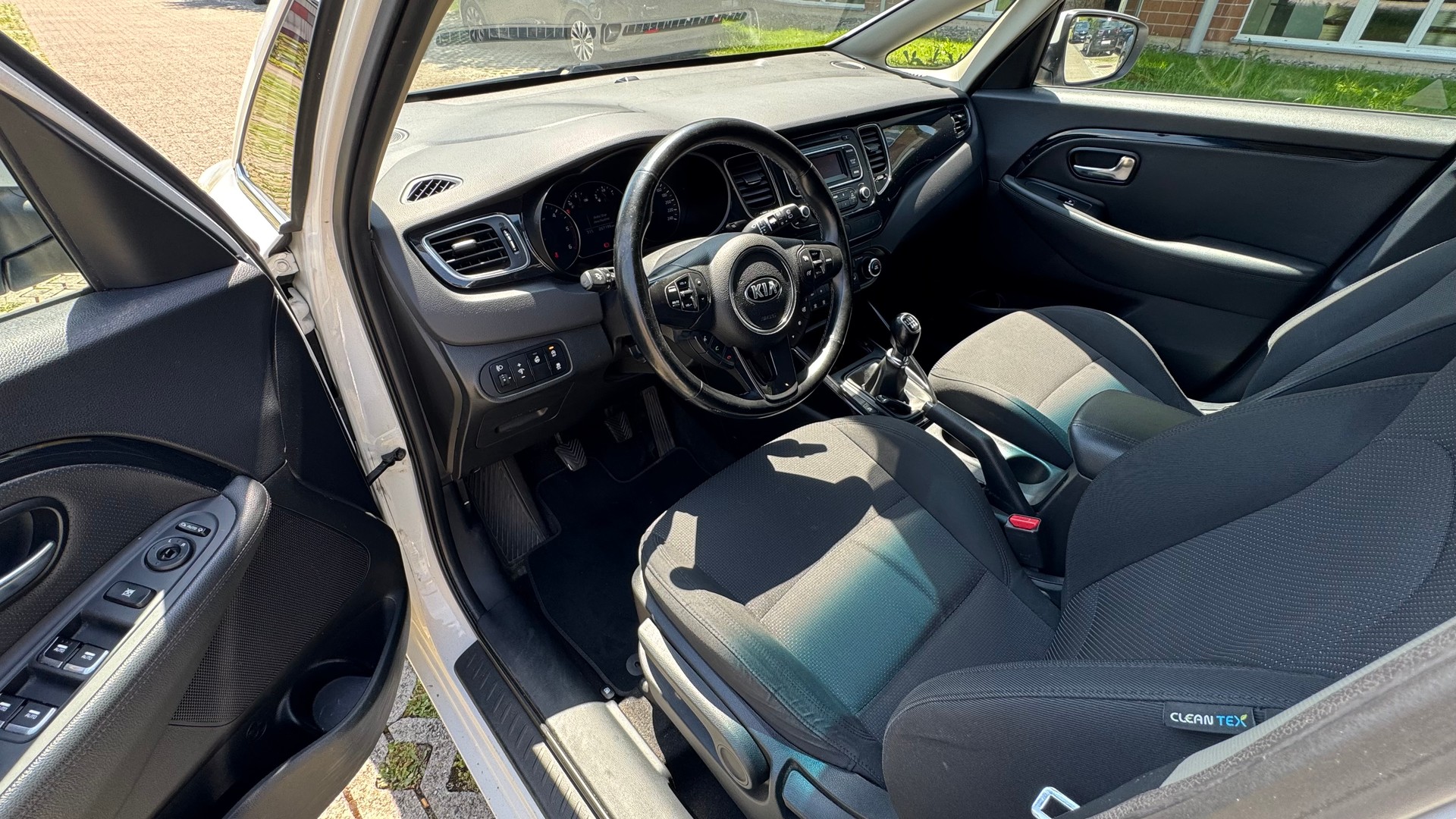 KIA Carens 1.7 CRDi Style-image-5