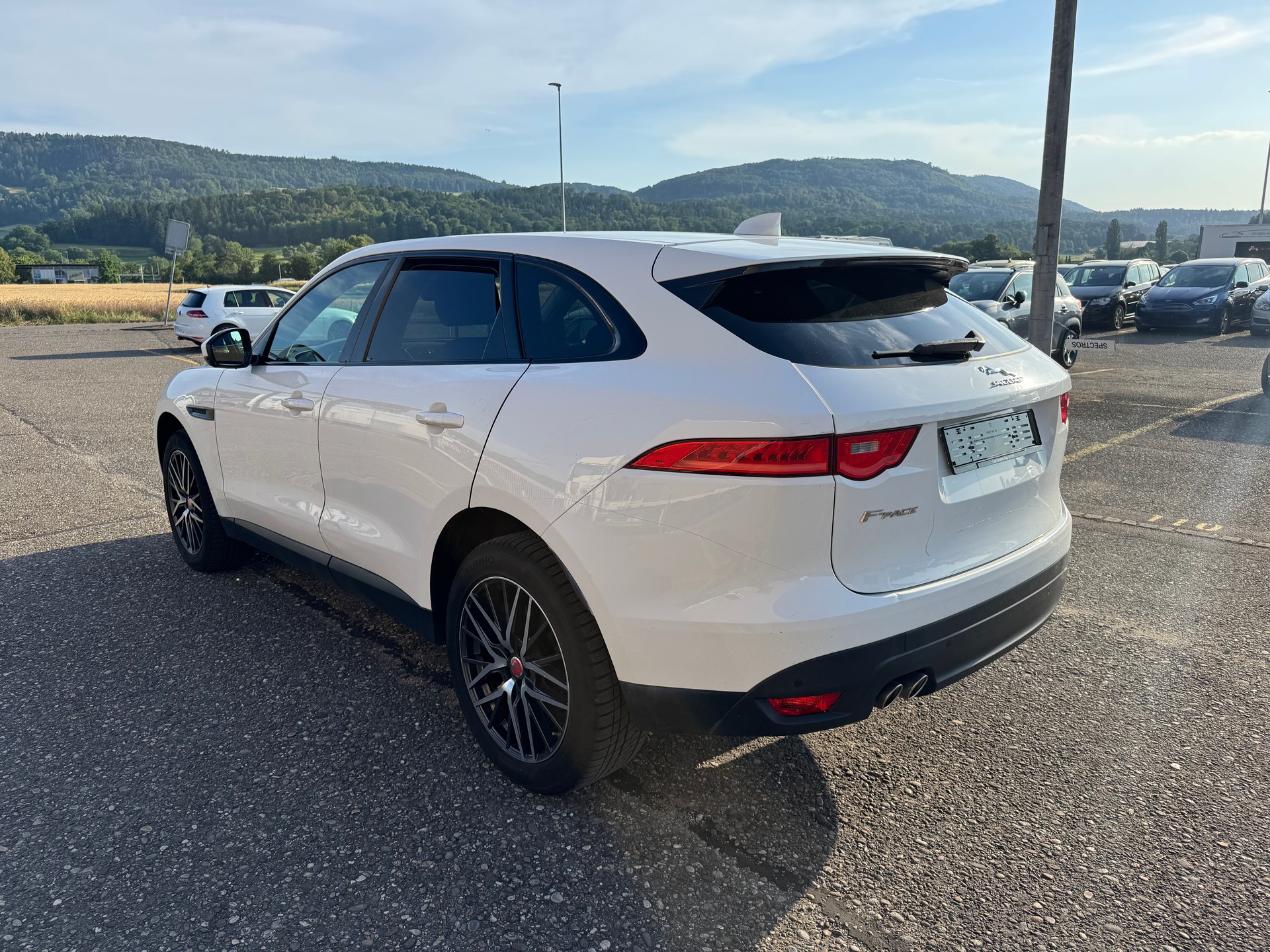 JAGUAR F-Pace 2.0d Pure AWD Automatik-image-6