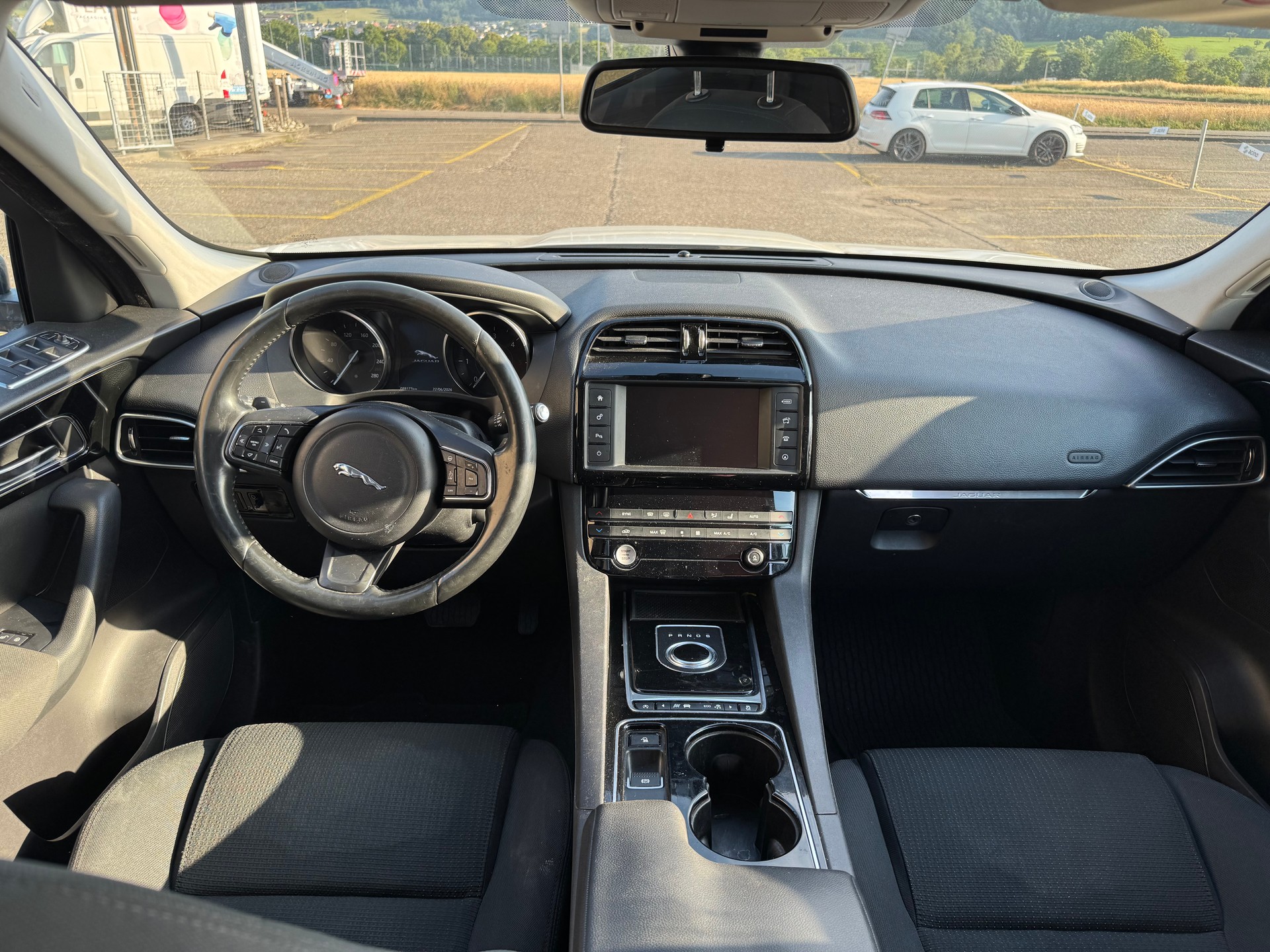 JAGUAR F-Pace 2.0d Pure AWD Automatik-image-10
