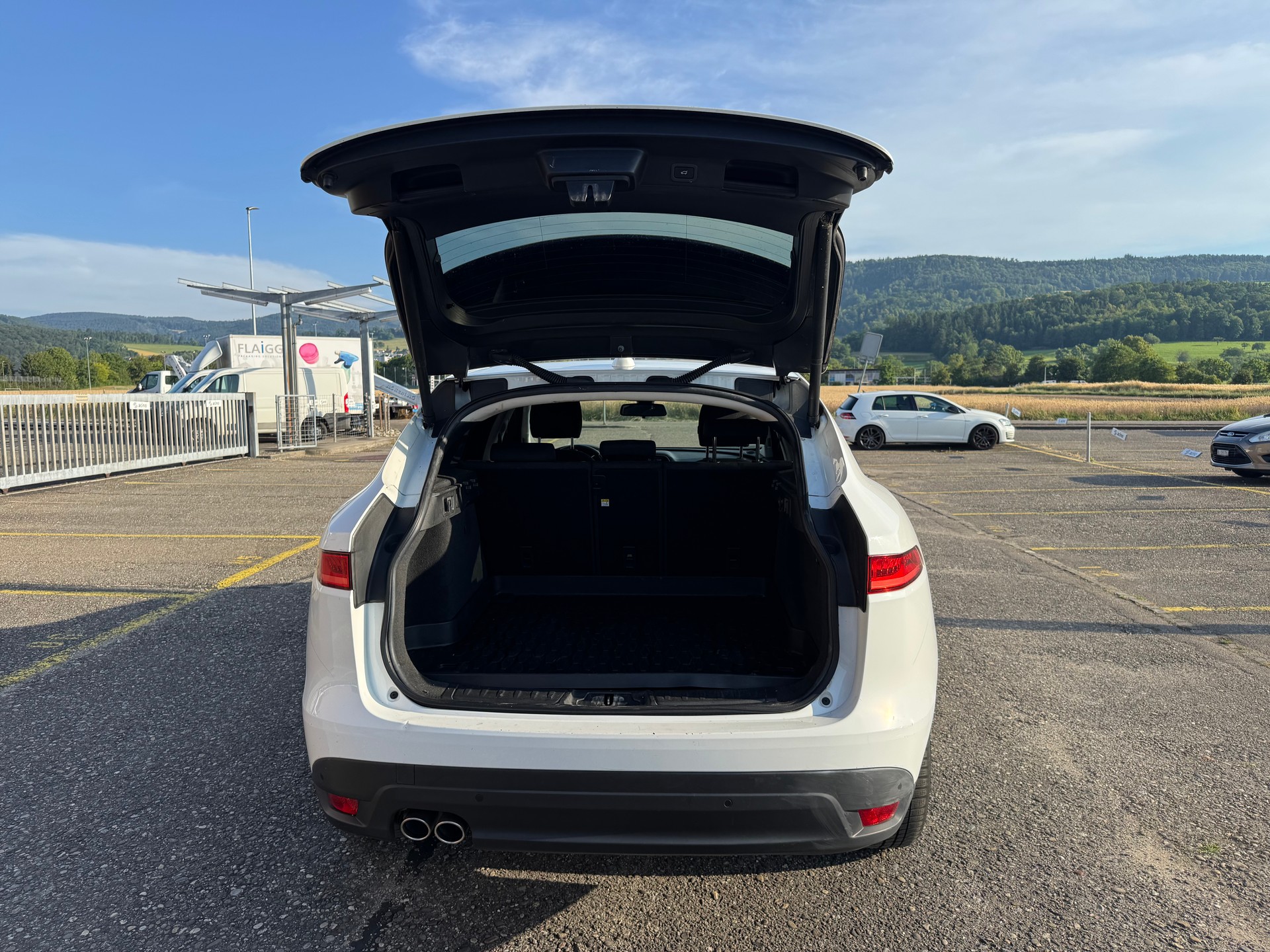 JAGUAR F-Pace 2.0d Pure AWD Automatik-image-1
