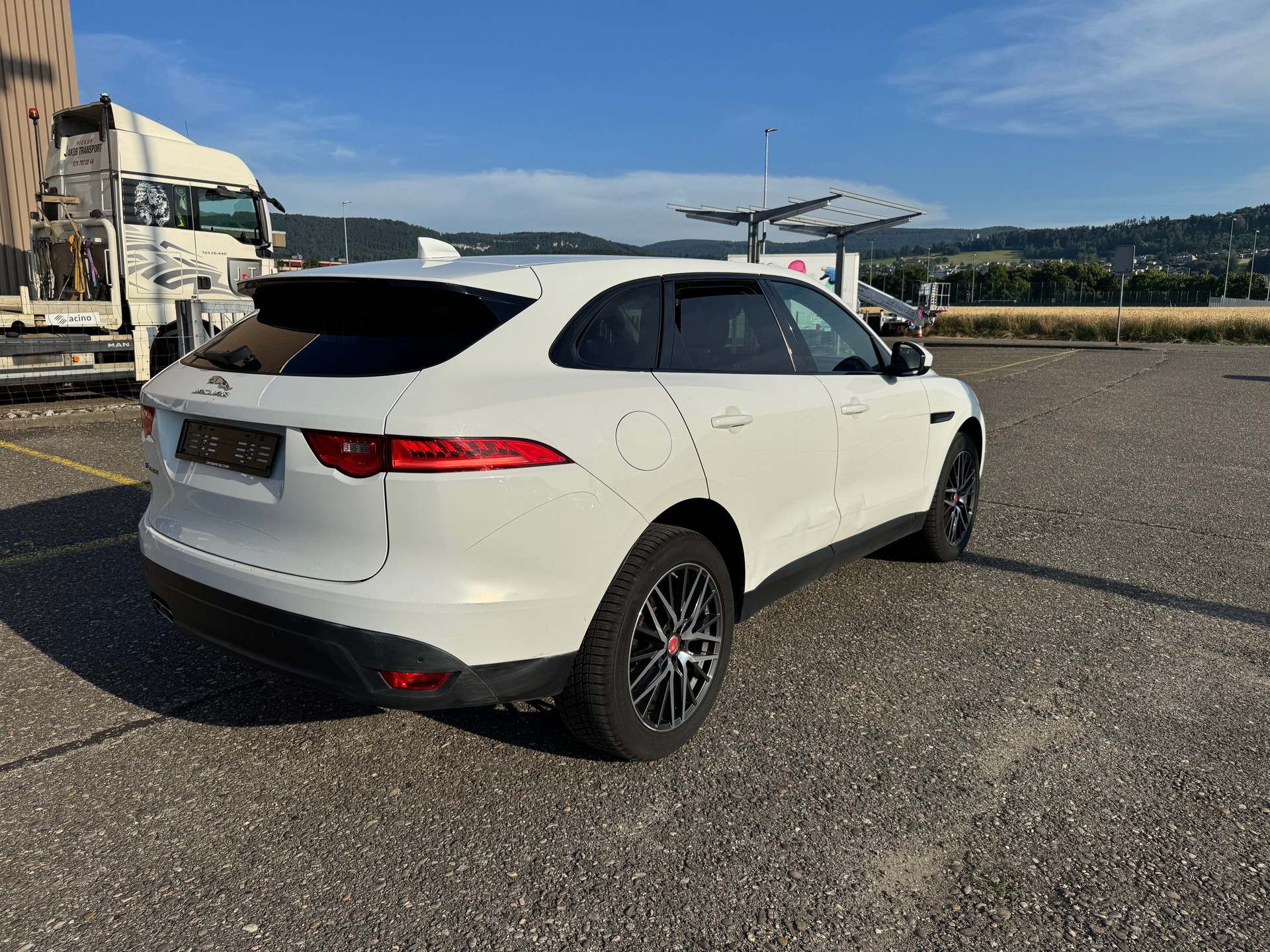 JAGUAR F-Pace 2.0d Pure AWD Automatik-image-4