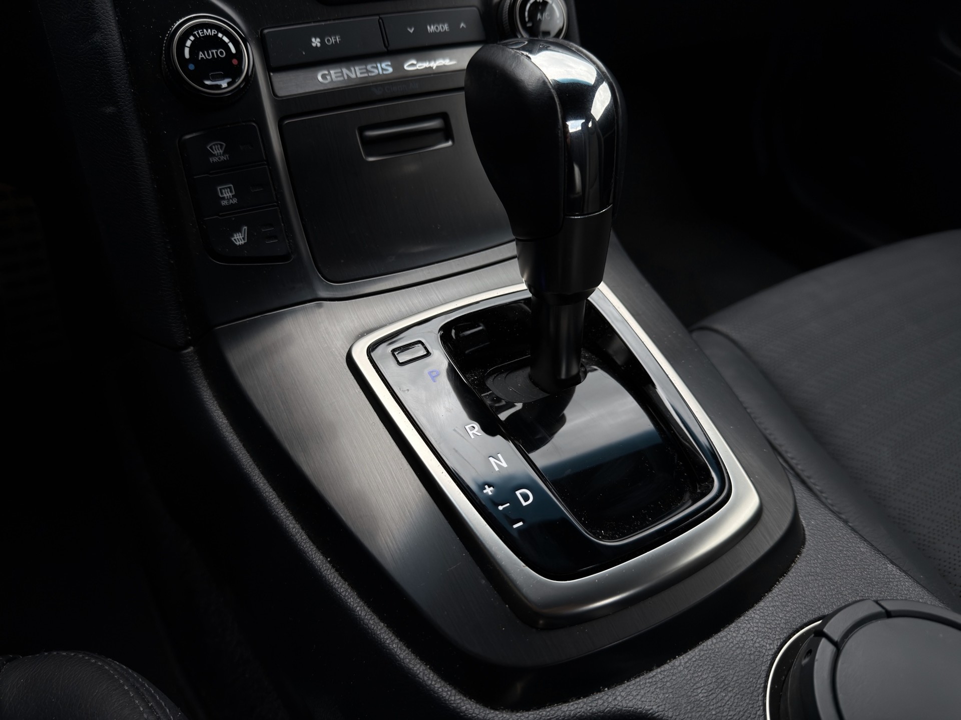 HYUNDAI Genesis 3.8 V6 Automatic-image-16