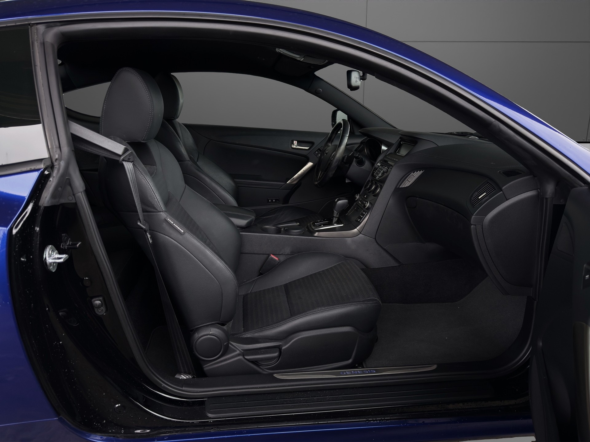 HYUNDAI Genesis 3.8 V6 Automatic-image-7