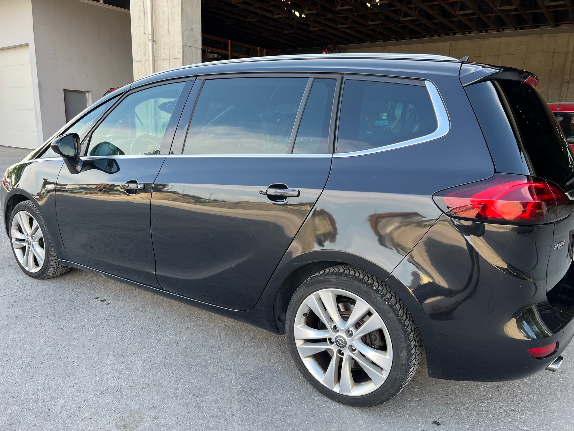 OPEL Zafira Tourer 2.0 CDTi BiTurbo Cosmo-image-3