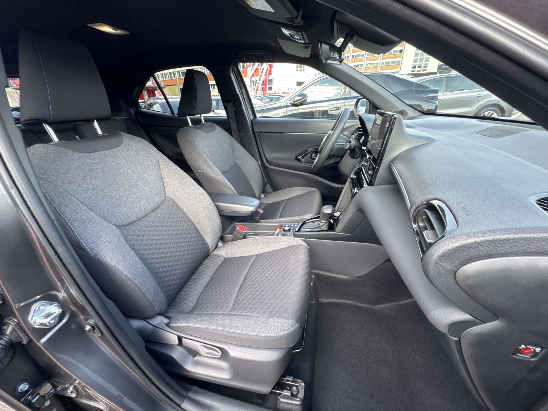 TOYOTA Yaris Cross 1.5 Trend AWDi e-CVT Automat-image-12