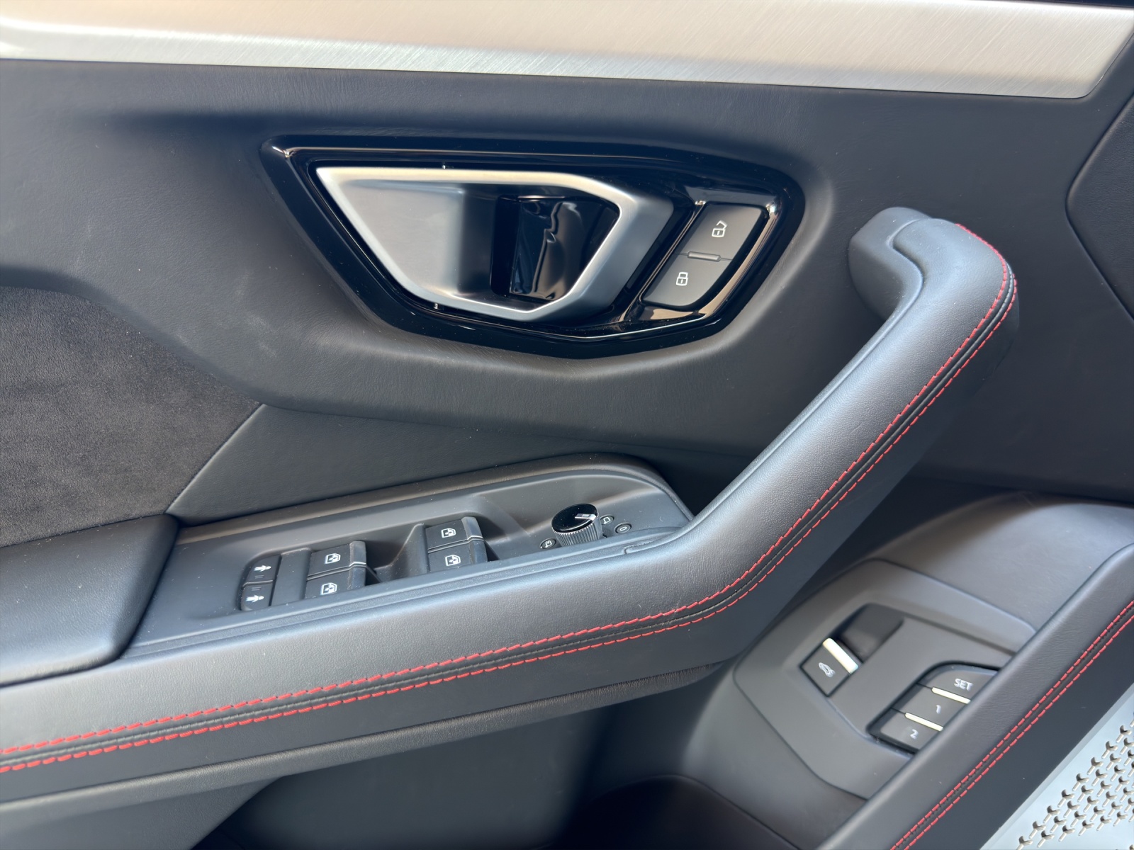 LAMBORGHINI Urus E-Gear 4.0-image-14