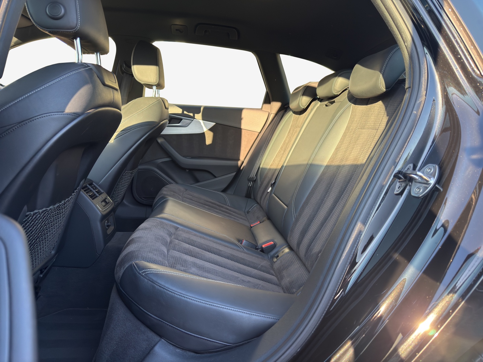 AUDI A4 Avant 45 TFSI Sport S-tronic quattro-image-11