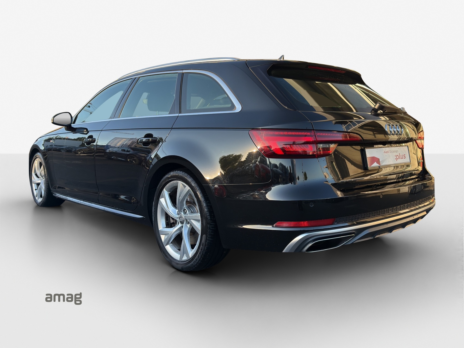 AUDI A4 Avant 45 TFSI Sport S-tronic quattro-image-2