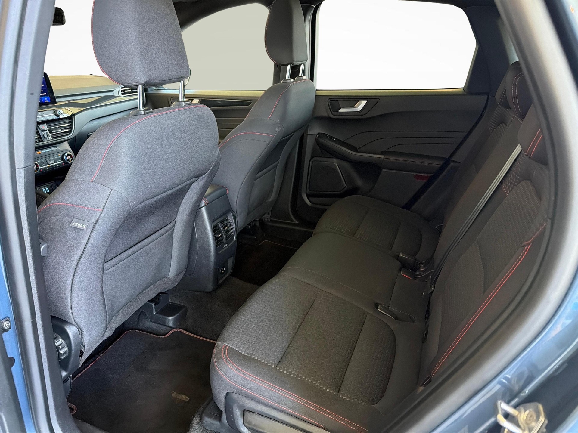 FORD Kuga 1.5 EcoBlue ST-Line-image-16