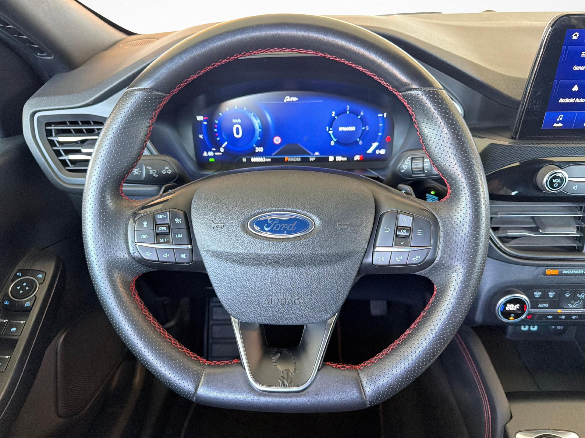 FORD Kuga 1.5 EcoBlue ST-Line-image-12