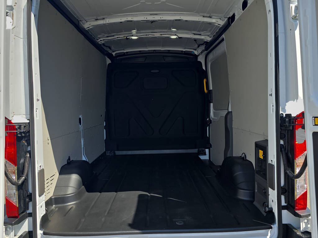 FORD E-Transit Van 350 L2H2 67kWh Trend-image-13