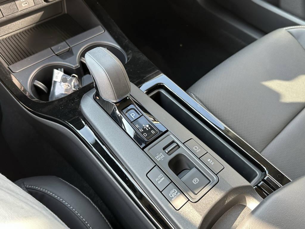 TOYOTA Prius 2.0 Plug-In-Hybrid Premium-image-14