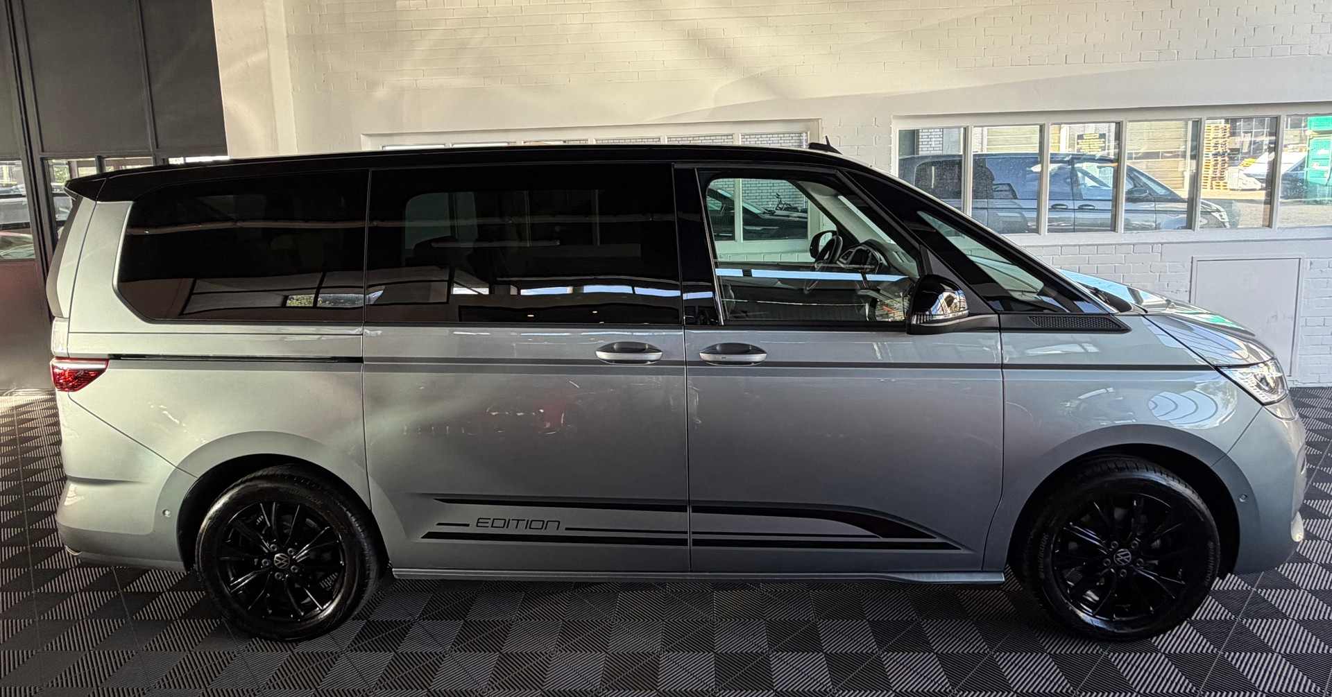 VW Multivan 2.0 TDI '' EDITION + LANG '' Life DSG Lang-image-1