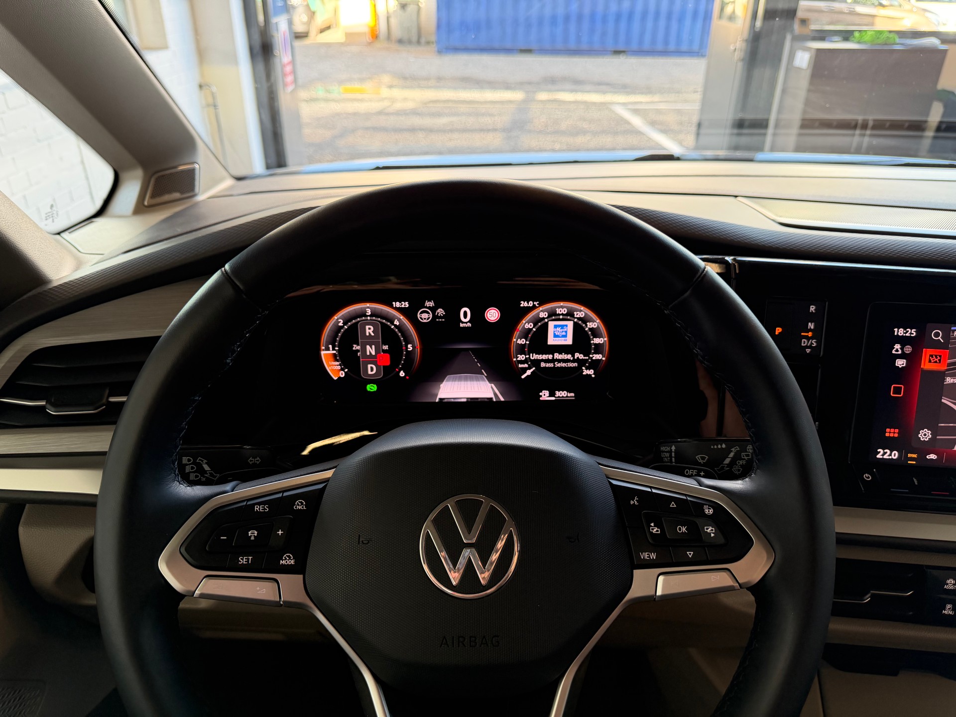 VW Multivan 2.0 TDI '' EDITION + LANG '' Life DSG Lang-image-18