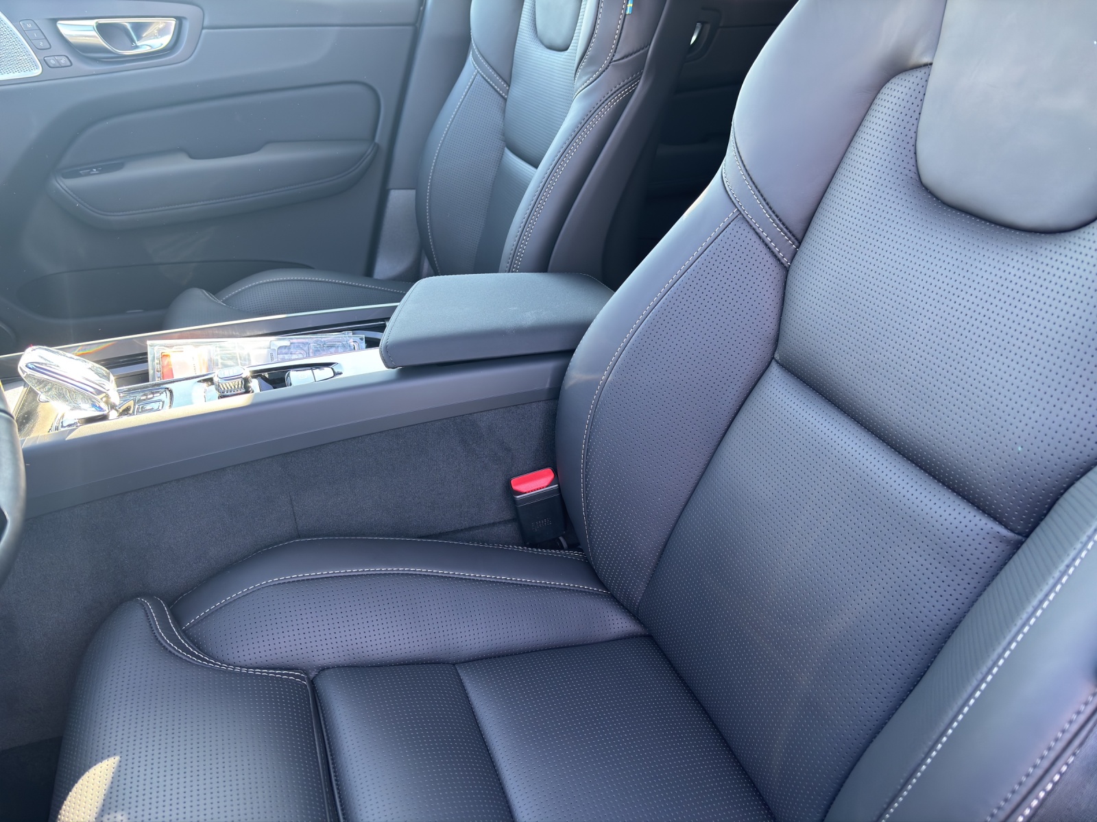 VOLVO XC60 2.0 T8 TE Ultra Dark eAWD-image-8