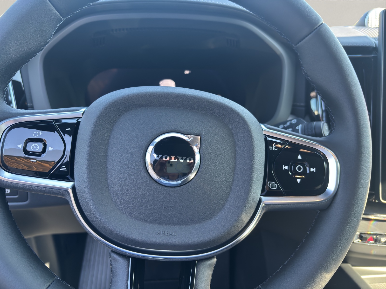 VOLVO XC60 2.0 T8 TE Ultra Dark eAWD-image-5