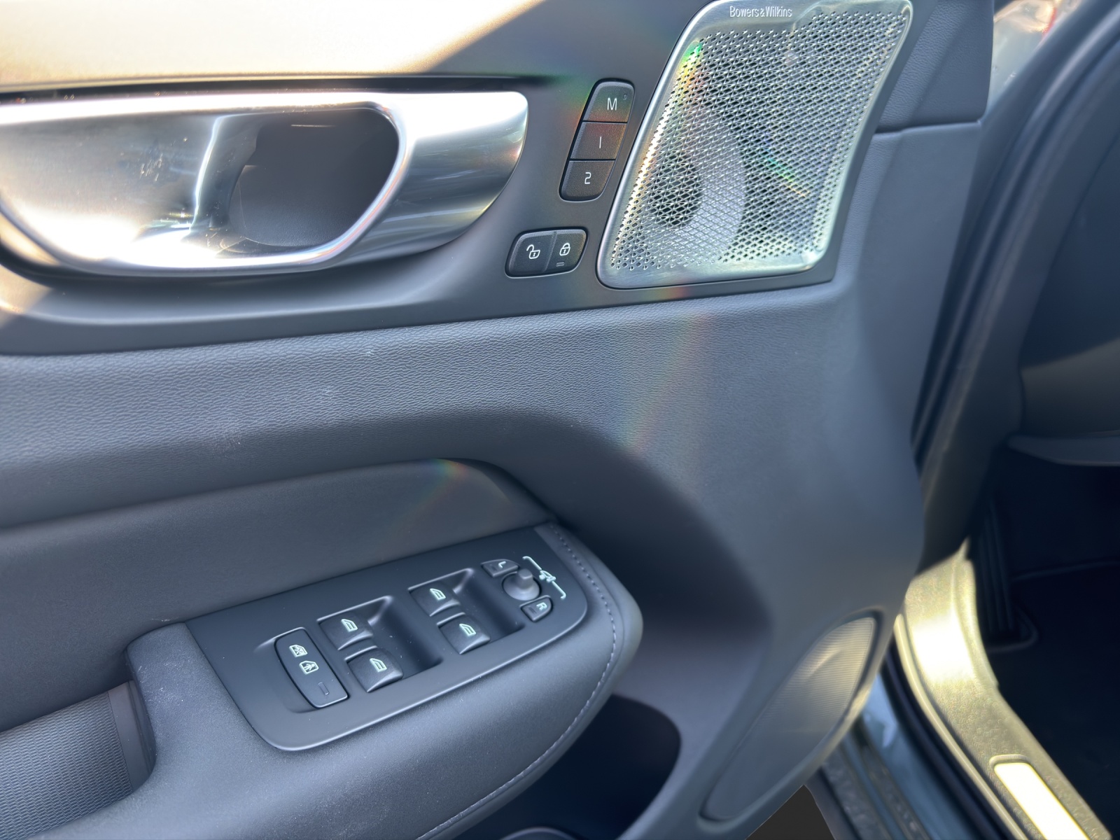 VOLVO XC60 2.0 T8 TE Ultra Dark eAWD-image-6