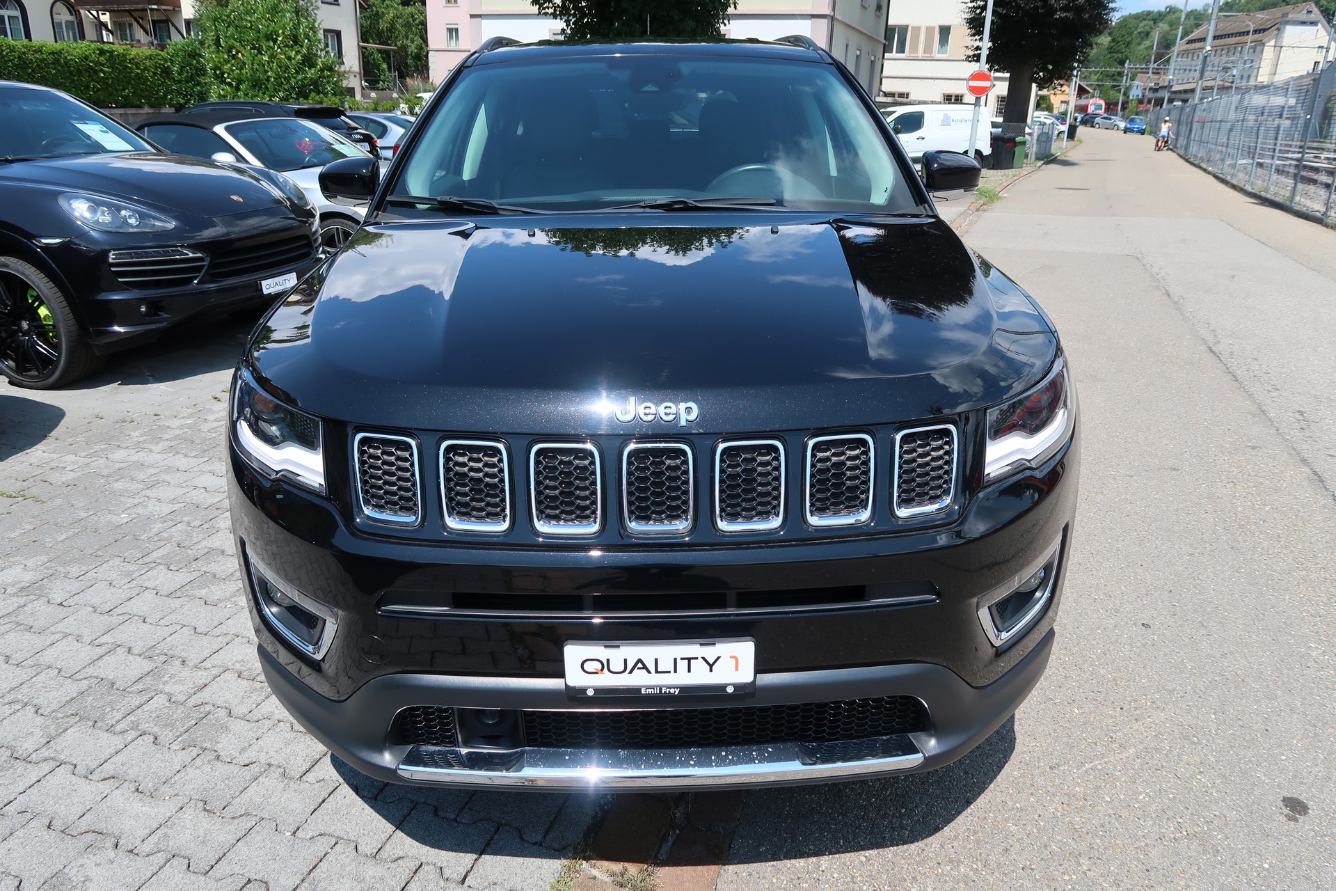 JEEP Compass 2.0CRD Limited AWD 9ATX-showroom-element-1