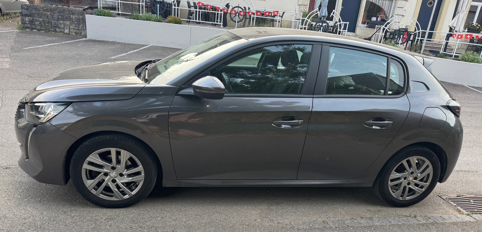 PEUGEOT 208 1.2 PureTech Active-image-6