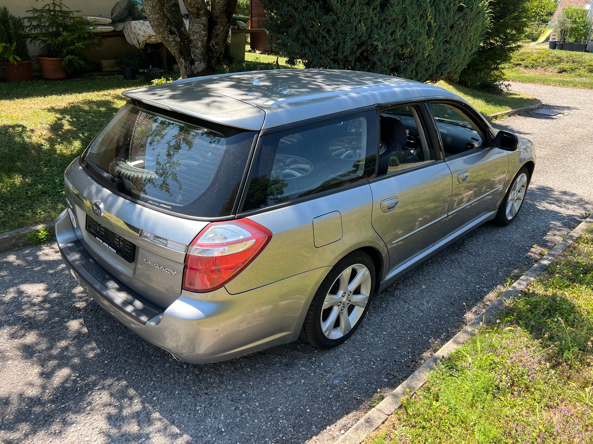 SUBARU 2.0 R Swiss Family-image-0