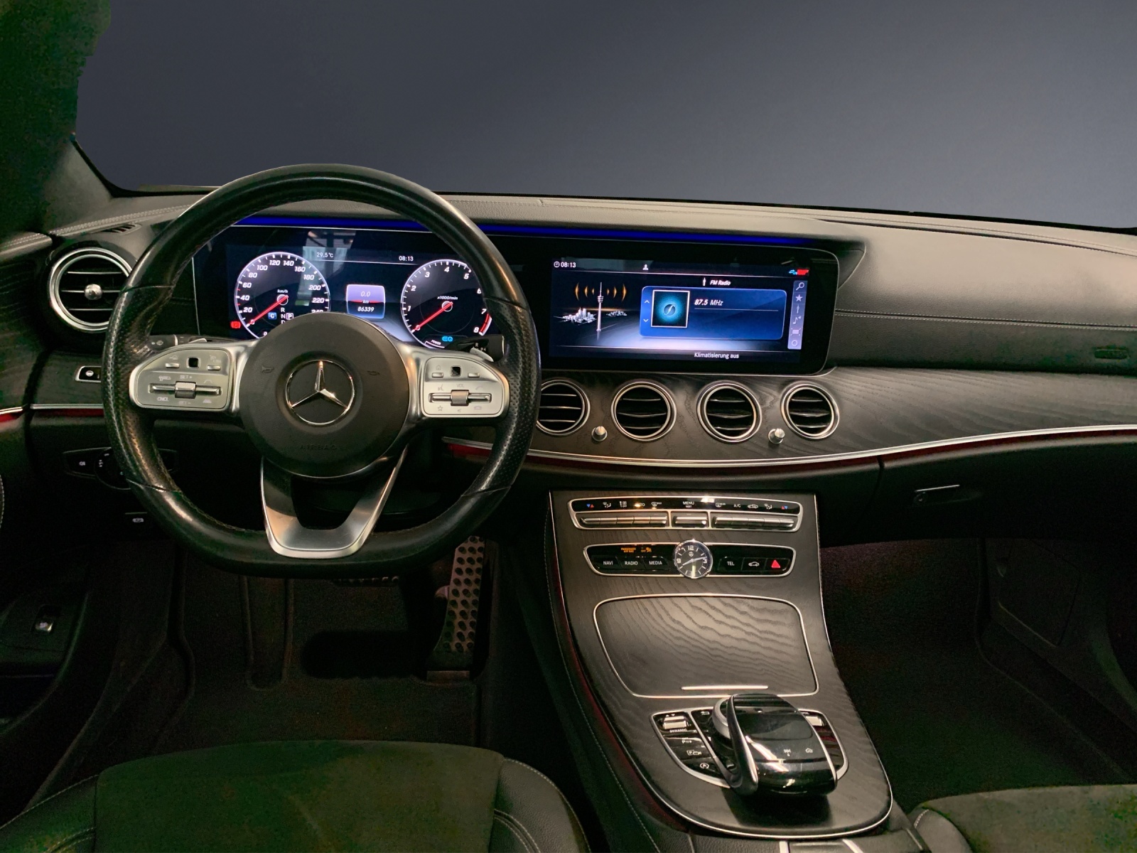 Image MERCEDES-BENZ E-200 E 200 AMG Line 4 Matic