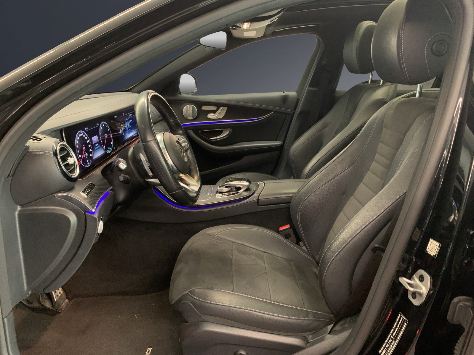 Image MERCEDES-BENZ E-200 E 200 AMG Line 4 Matic