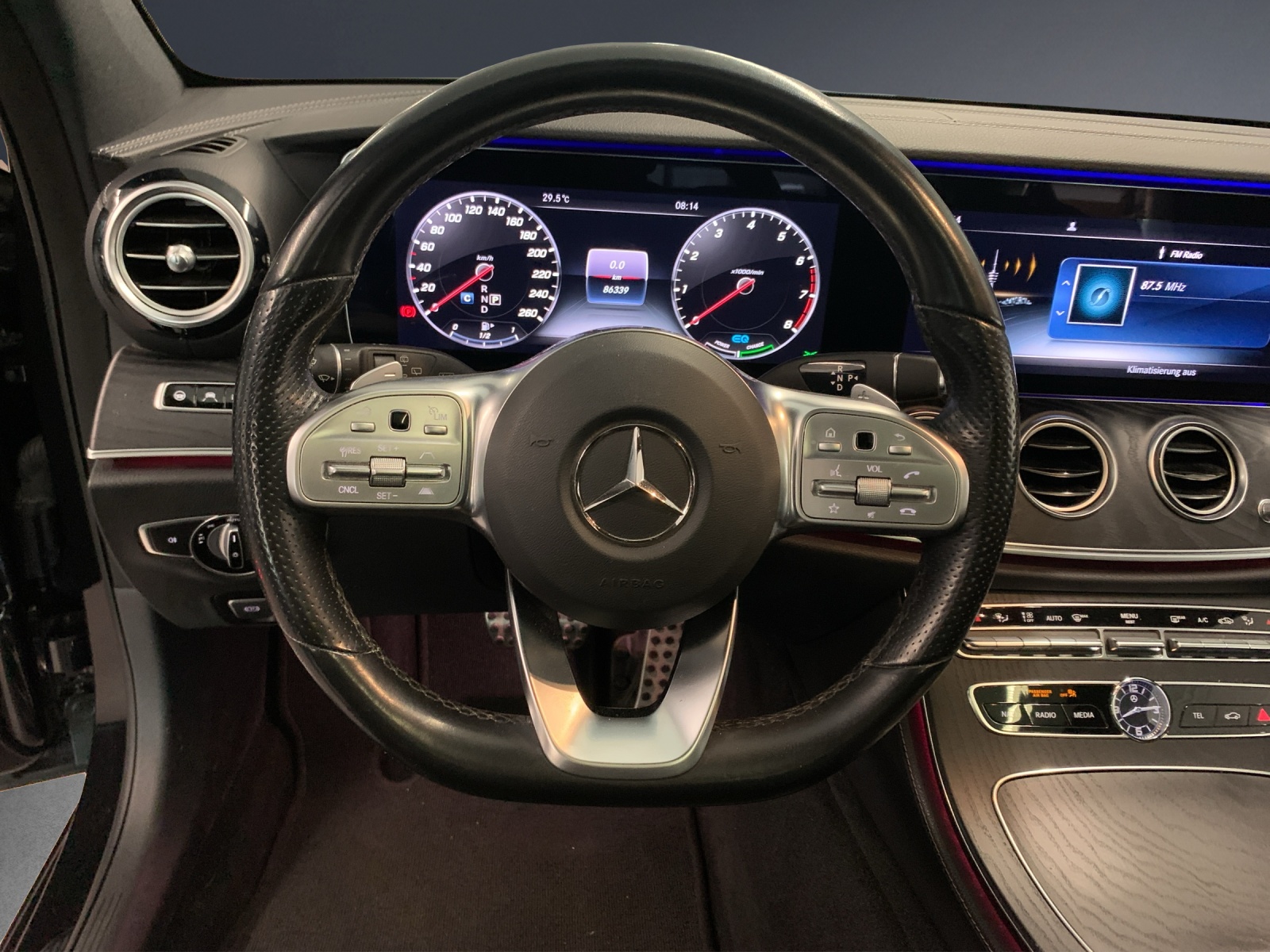 Image MERCEDES-BENZ E-200 E 200 AMG Line 4 Matic