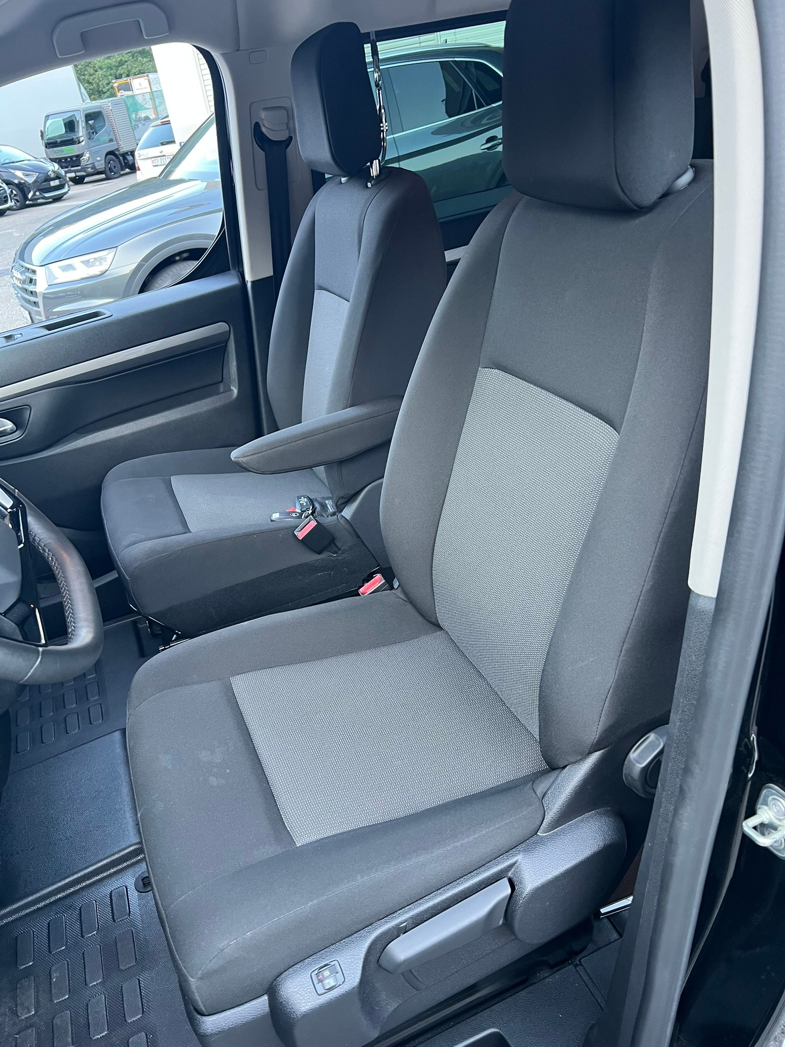CITROEN Spacetourer 2.0 BlueHDi You XL EAT8-image-10