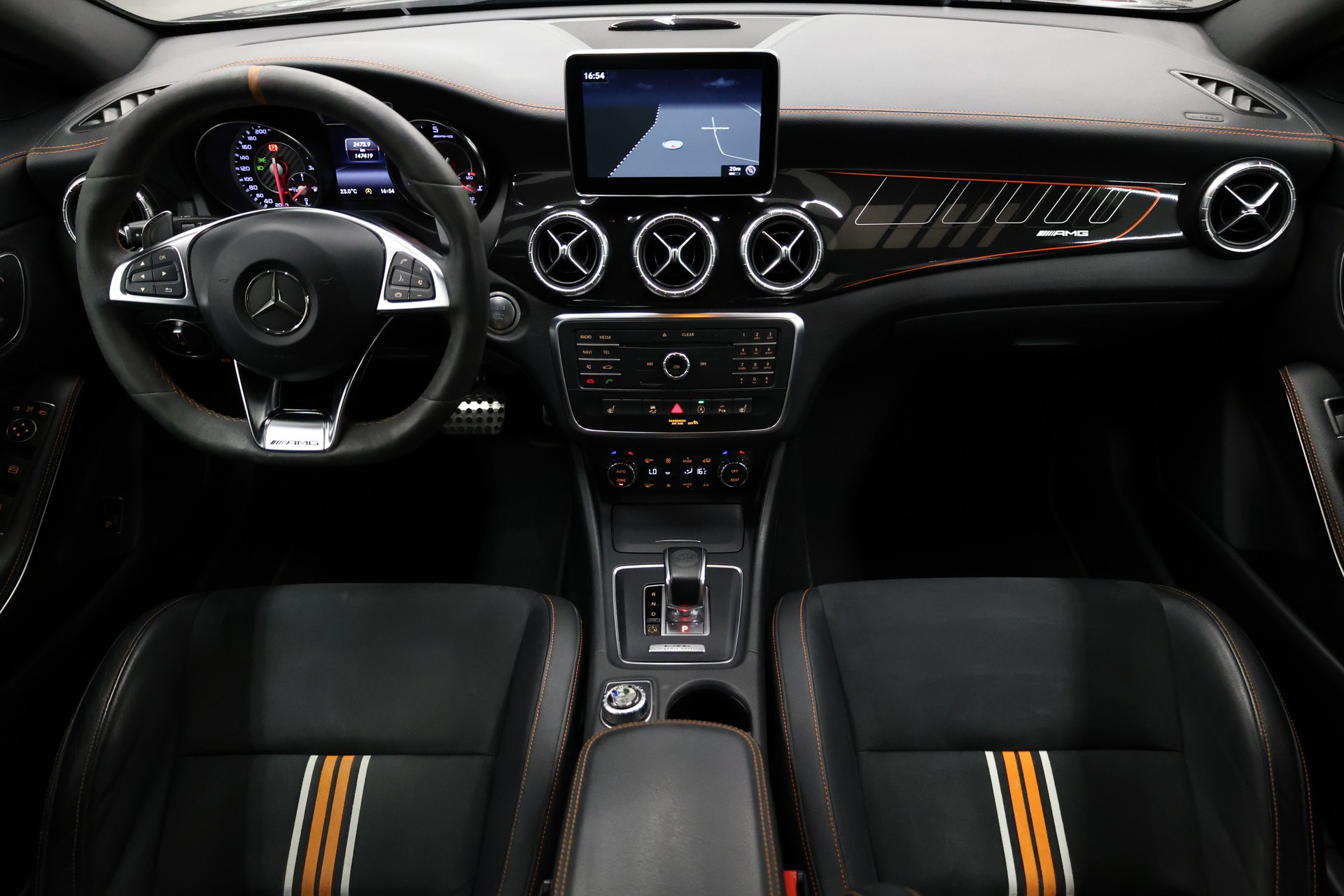 MERCEDES-BENZ CLA 45 AMG 4m Shooting Brake-image-11