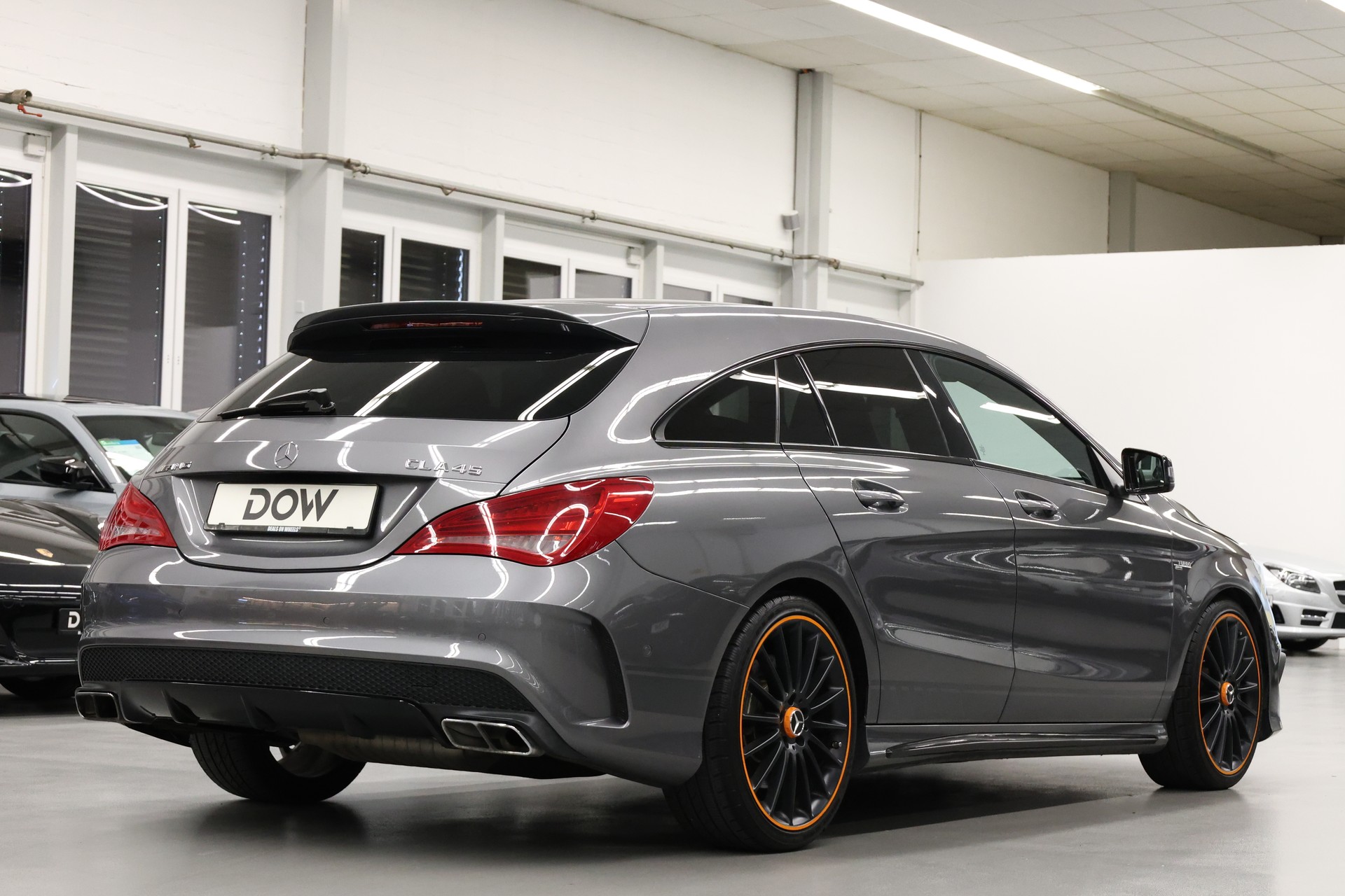 MERCEDES-BENZ CLA 45 AMG 4m Shooting Brake-image-5