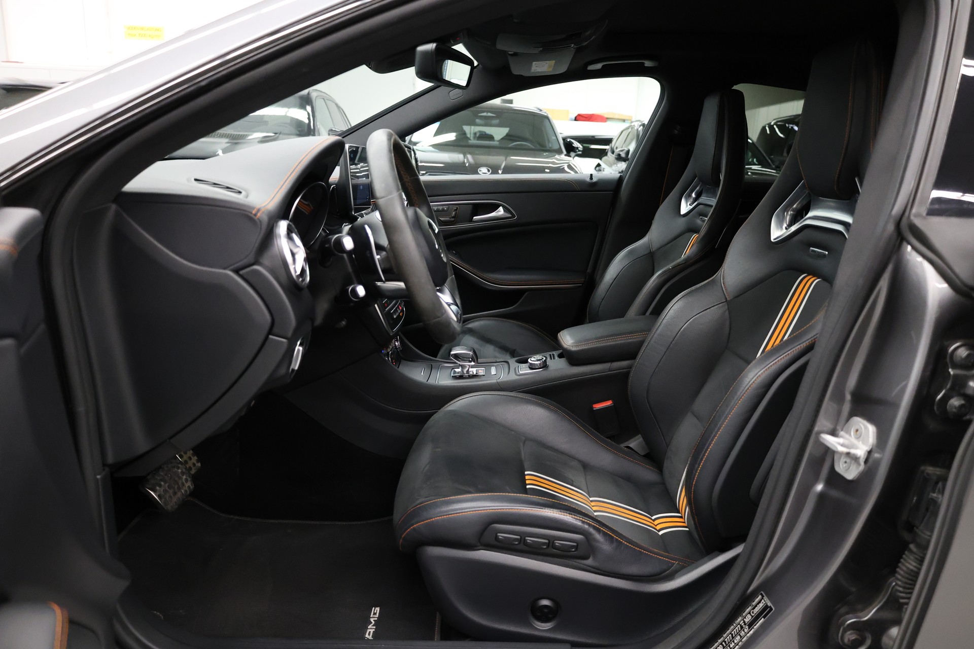 MERCEDES-BENZ CLA 45 AMG 4m Shooting Brake-image-12