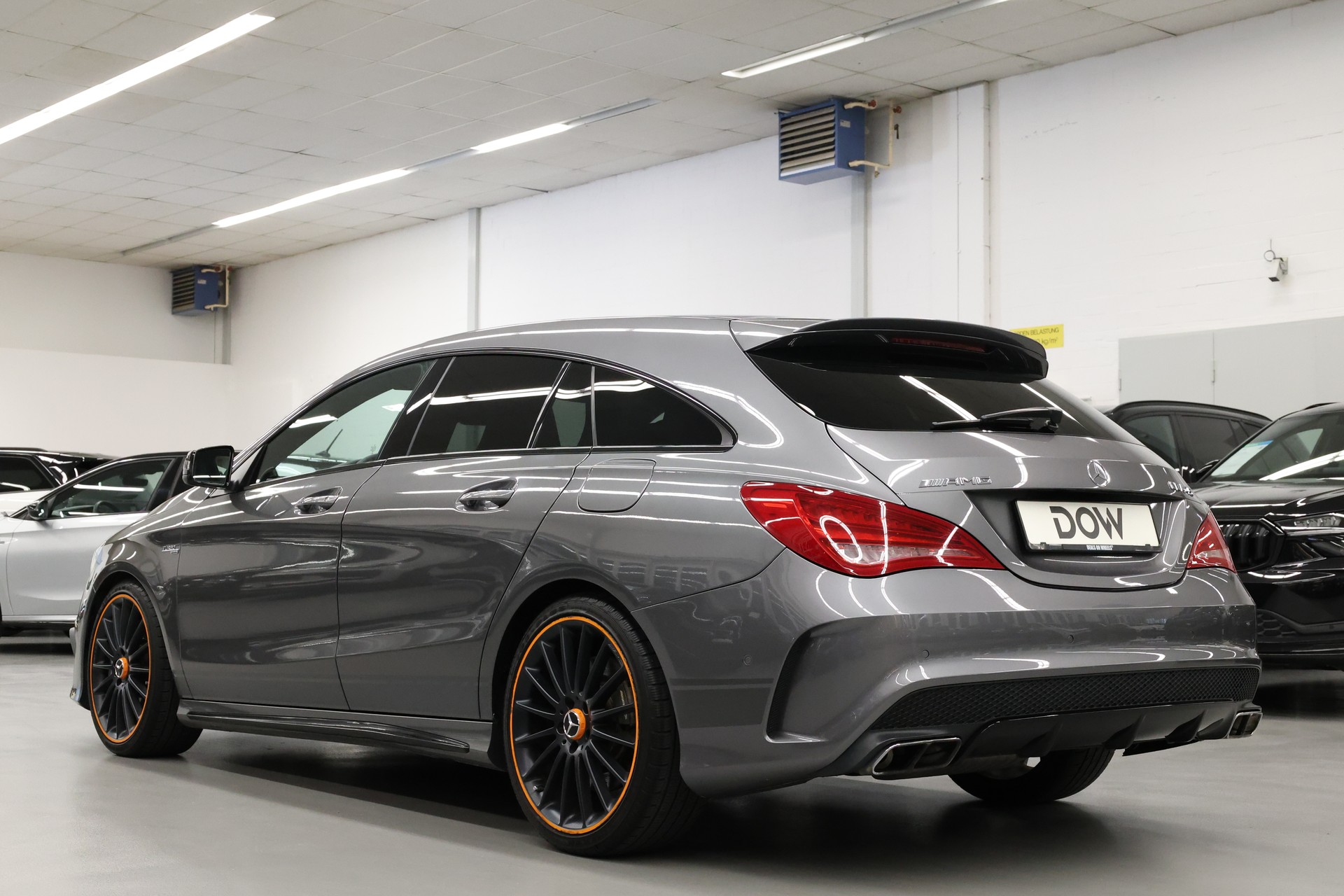 MERCEDES-BENZ CLA 45 AMG 4m Shooting Brake-image-4