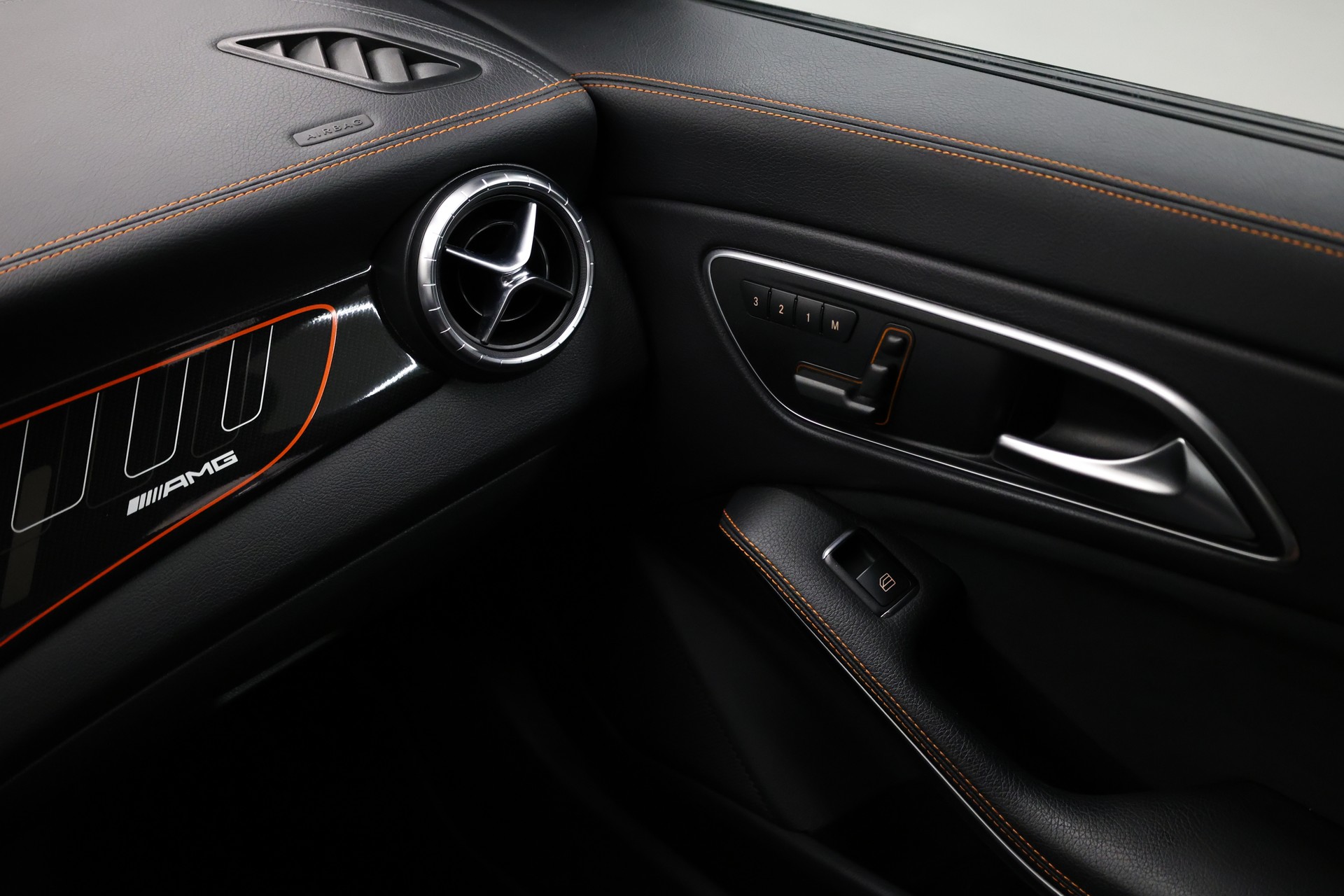 MERCEDES-BENZ CLA 45 AMG 4m Shooting Brake-image-20