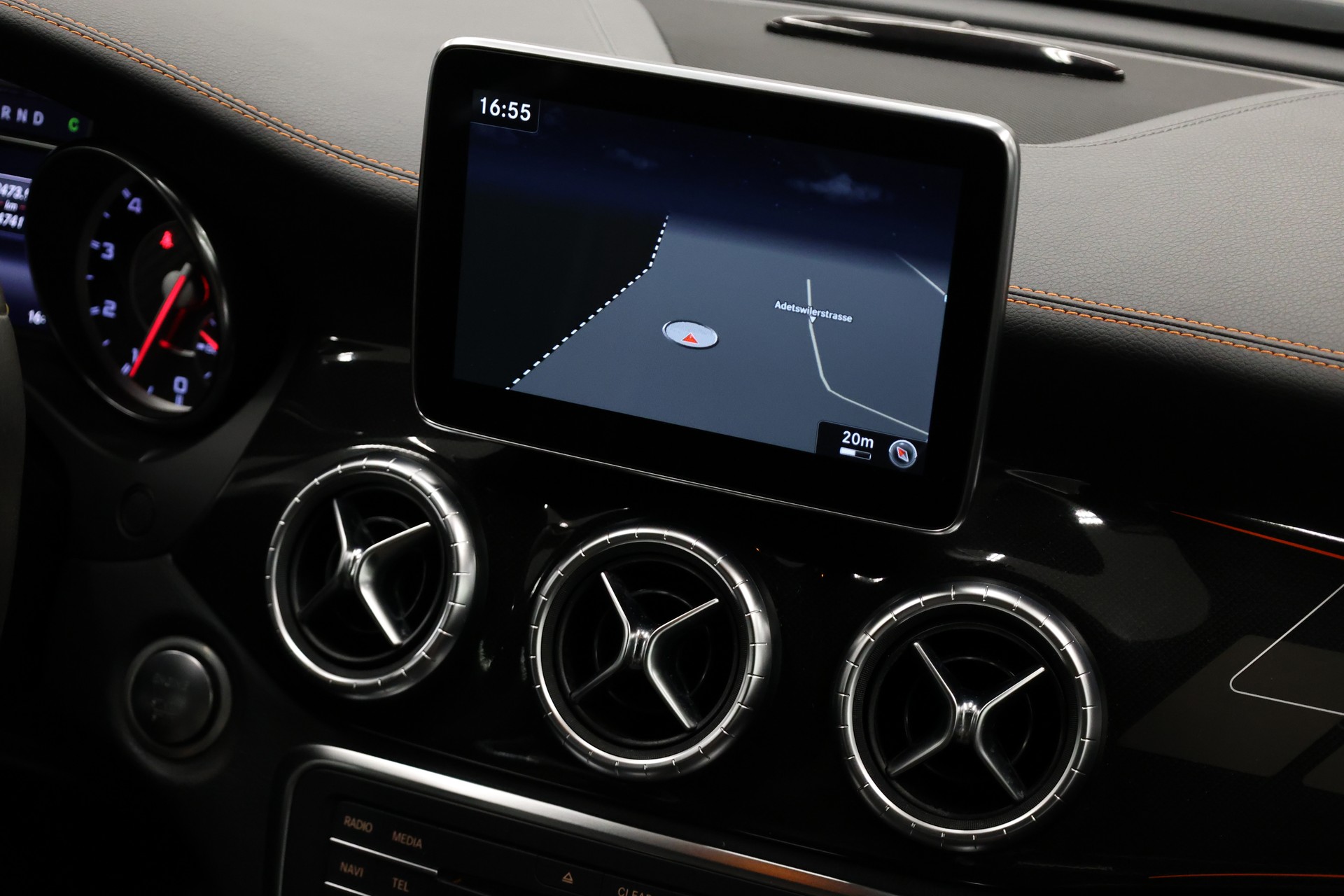 MERCEDES-BENZ CLA 45 AMG 4m Shooting Brake-image-17