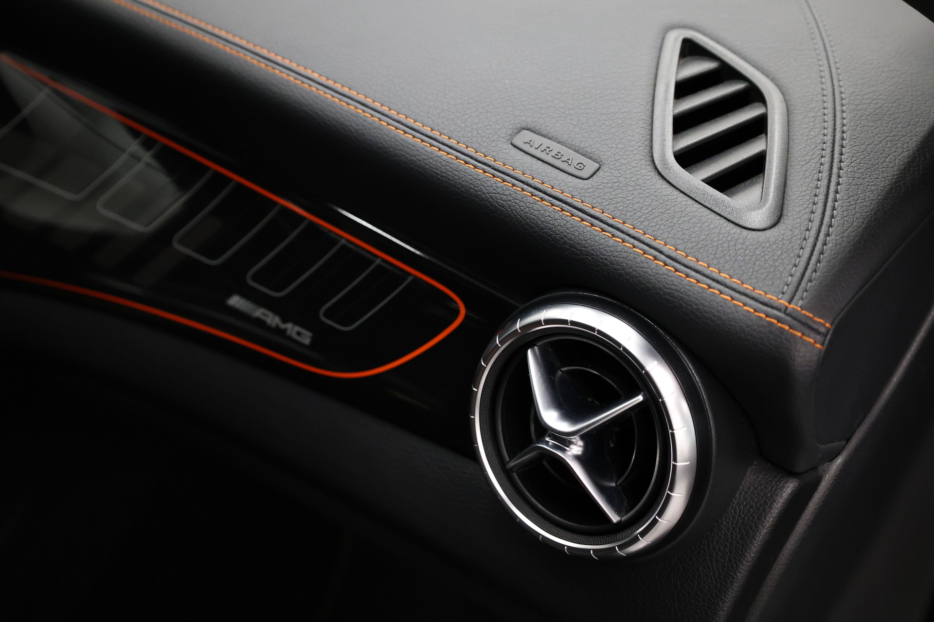 MERCEDES-BENZ CLA 45 AMG 4m Shooting Brake-image-22