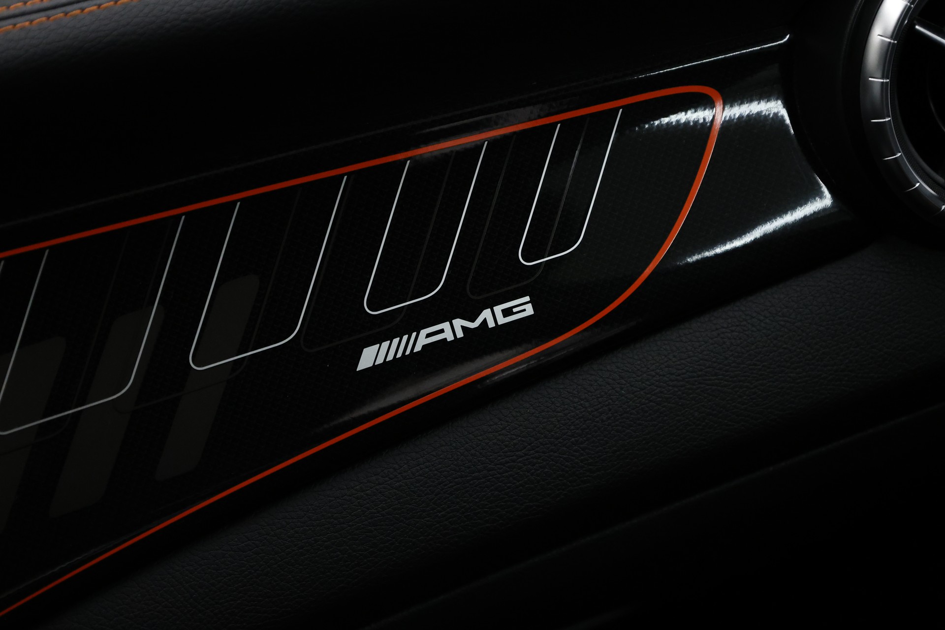 MERCEDES-BENZ CLA 45 AMG 4m Shooting Brake-image-21