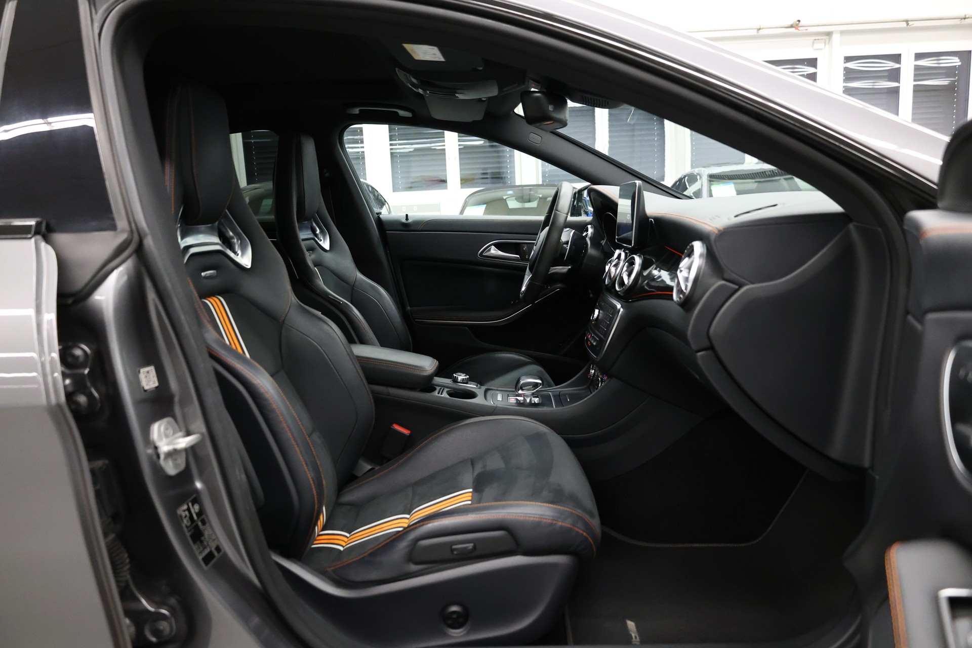 MERCEDES-BENZ CLA 45 AMG 4m Shooting Brake-image-13