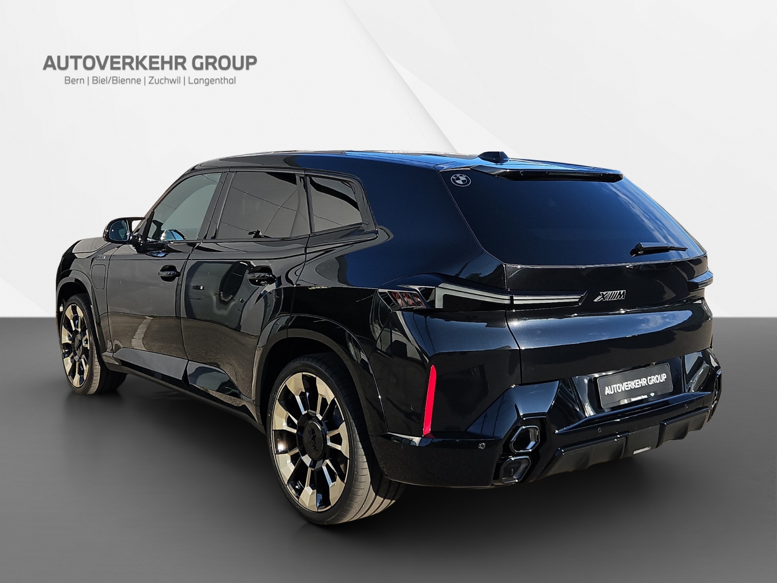 BMW XM xDrive 50e-showroom-element-3