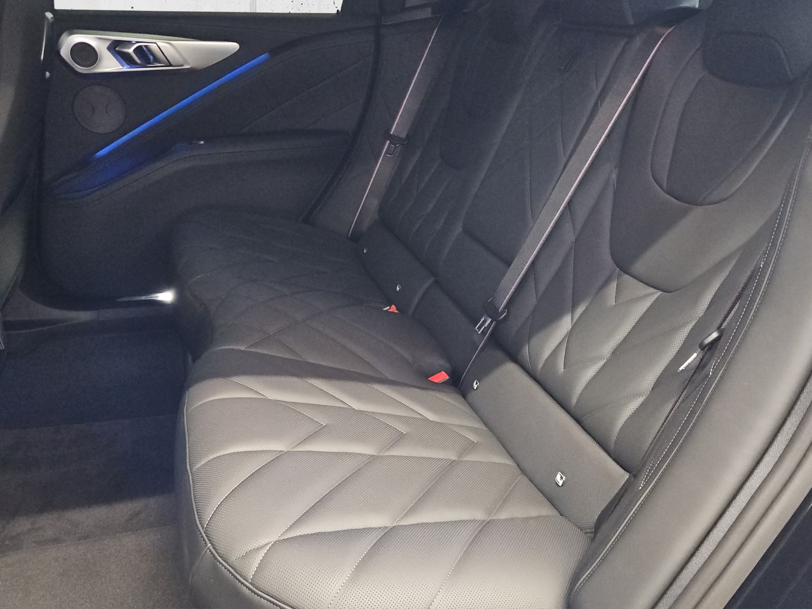 BMW XM xDrive 50e-image-10