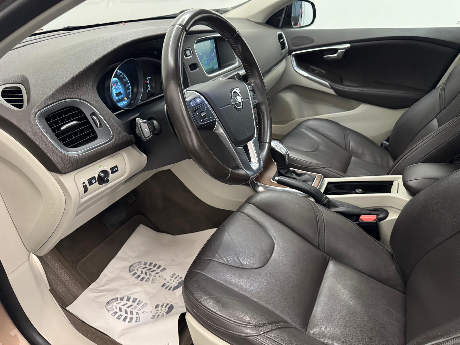 VOLVO V40 CC 2.5 T5 Summum AWD S/S-image-9
