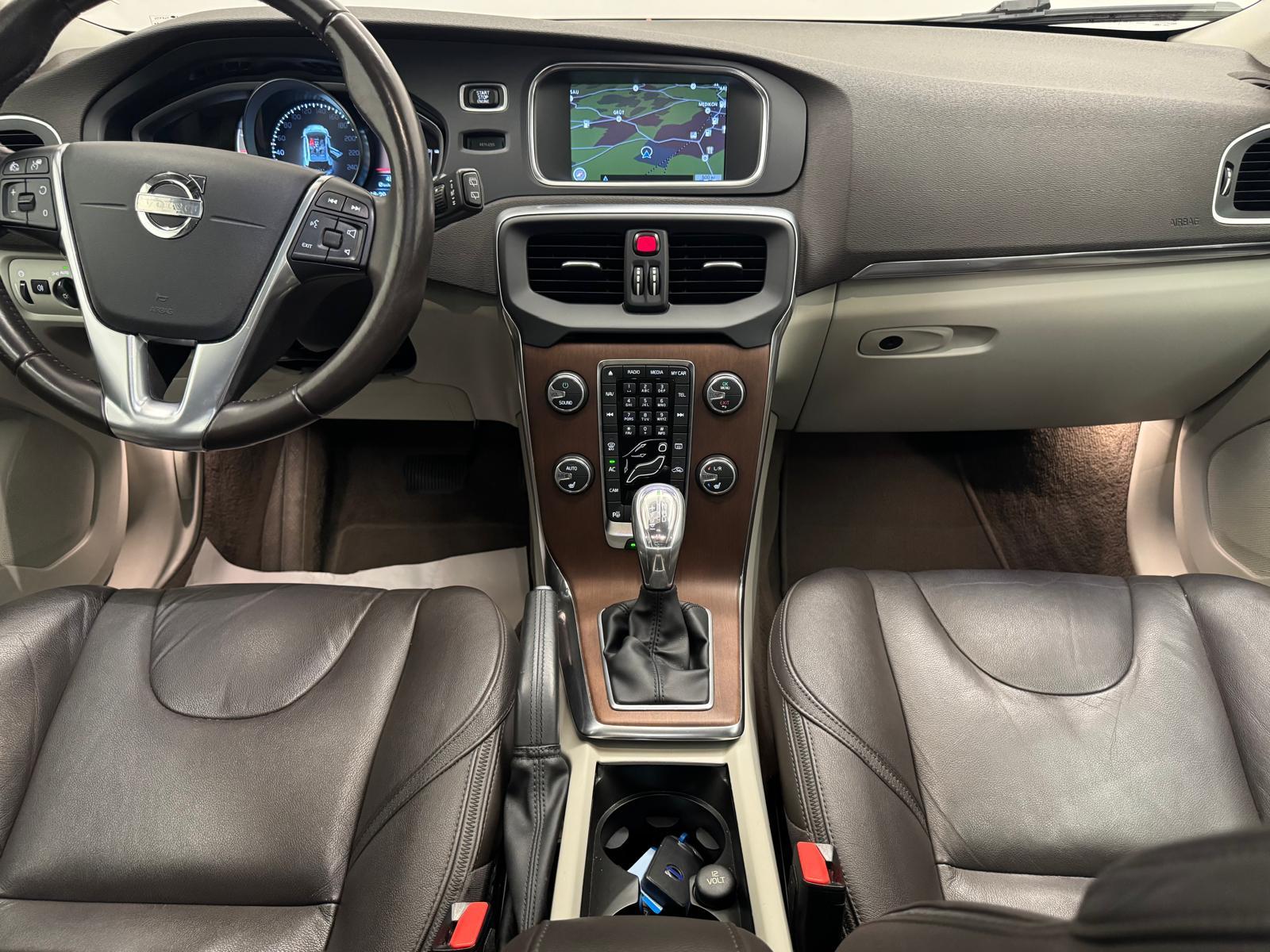 VOLVO V40 CC 2.5 T5 Summum AWD S/S-image-12