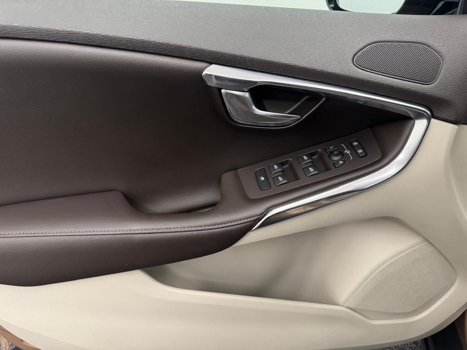 VOLVO V40 CC 2.5 T5 Summum AWD S/S-image-15