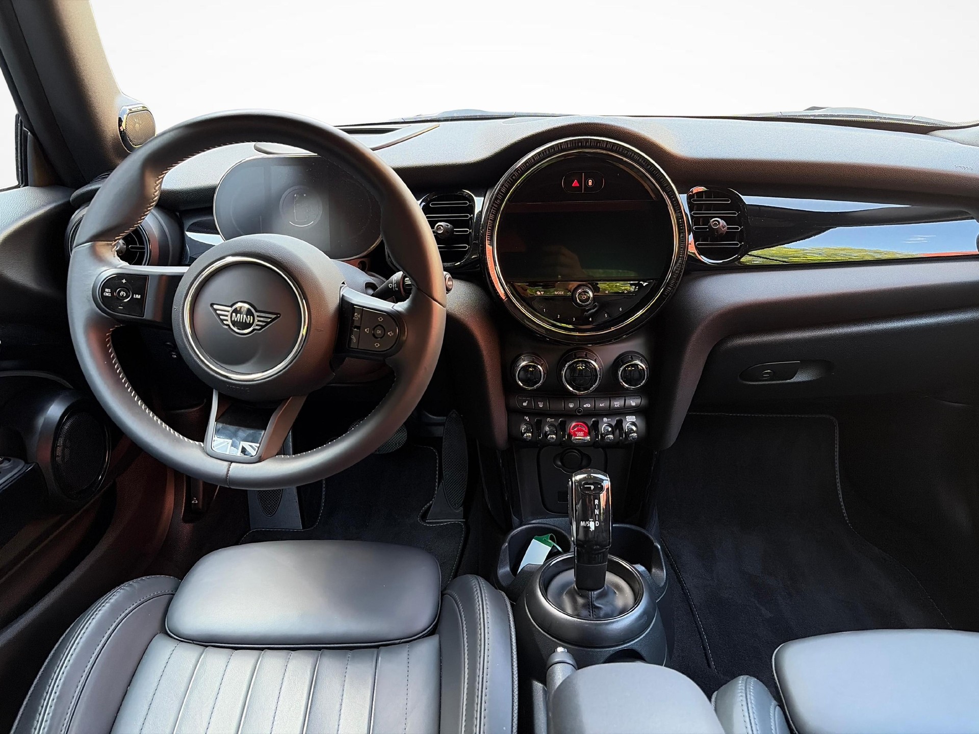 MINI Cabrio F57 1.5i Cooper-image-8