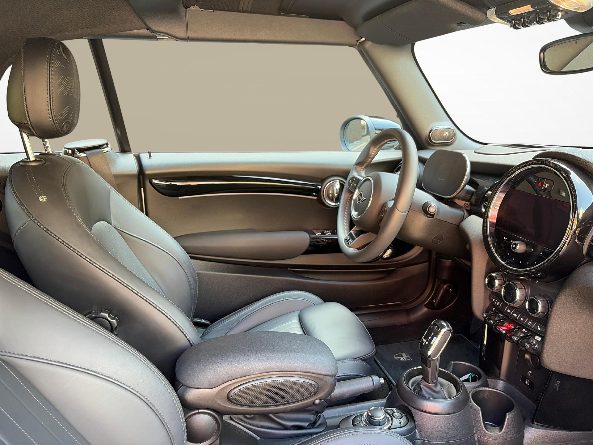 MINI Cabrio F57 1.5i Cooper-image-9
