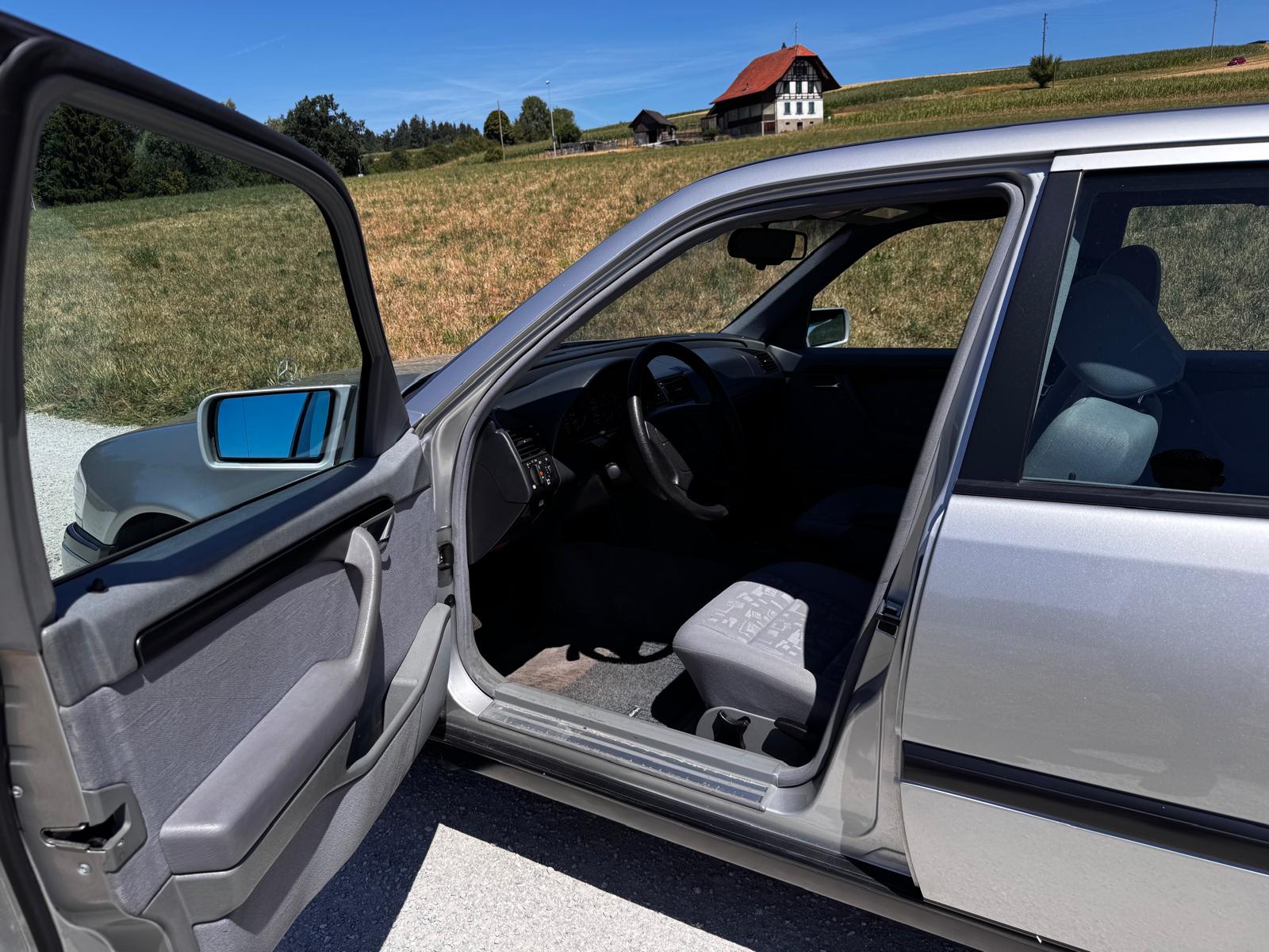 MERCEDES-BENZ C 180-image-7