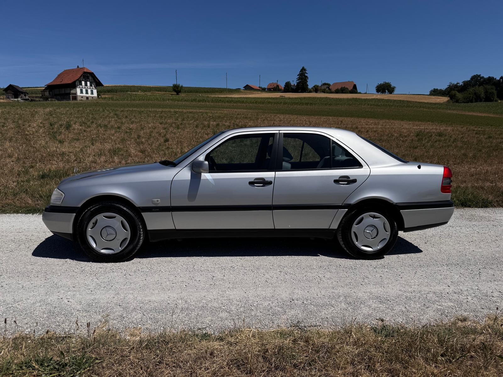 MERCEDES-BENZ C 180-image-2