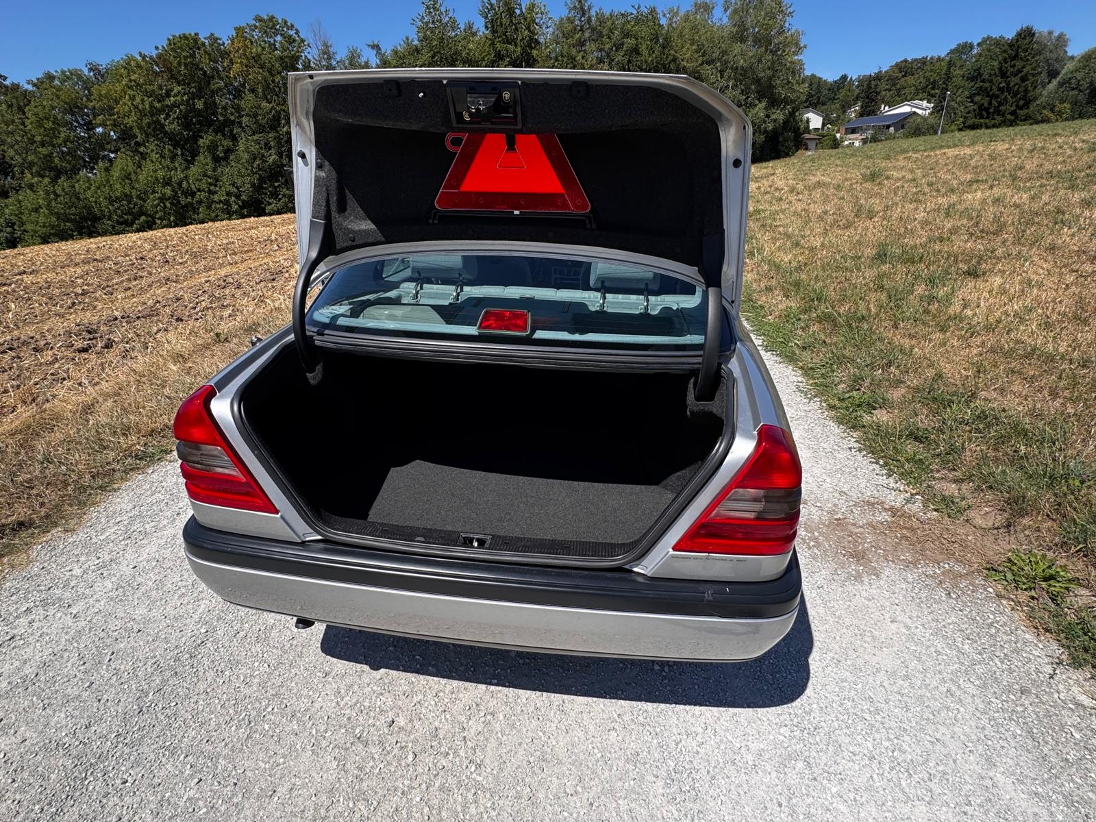 MERCEDES-BENZ C 180-image-6