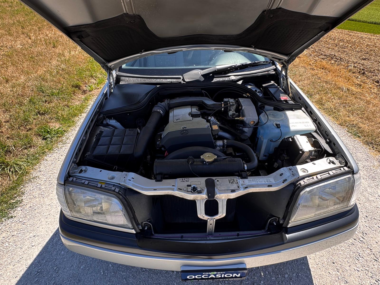 MERCEDES-BENZ C 180-image-12