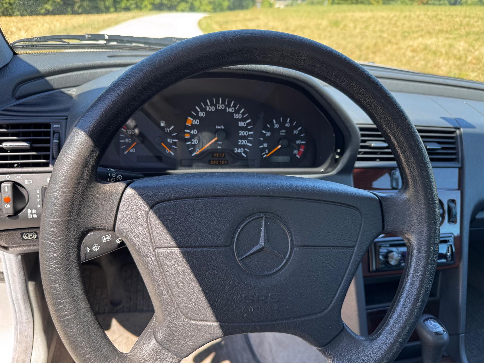 MERCEDES-BENZ C 180-image-9