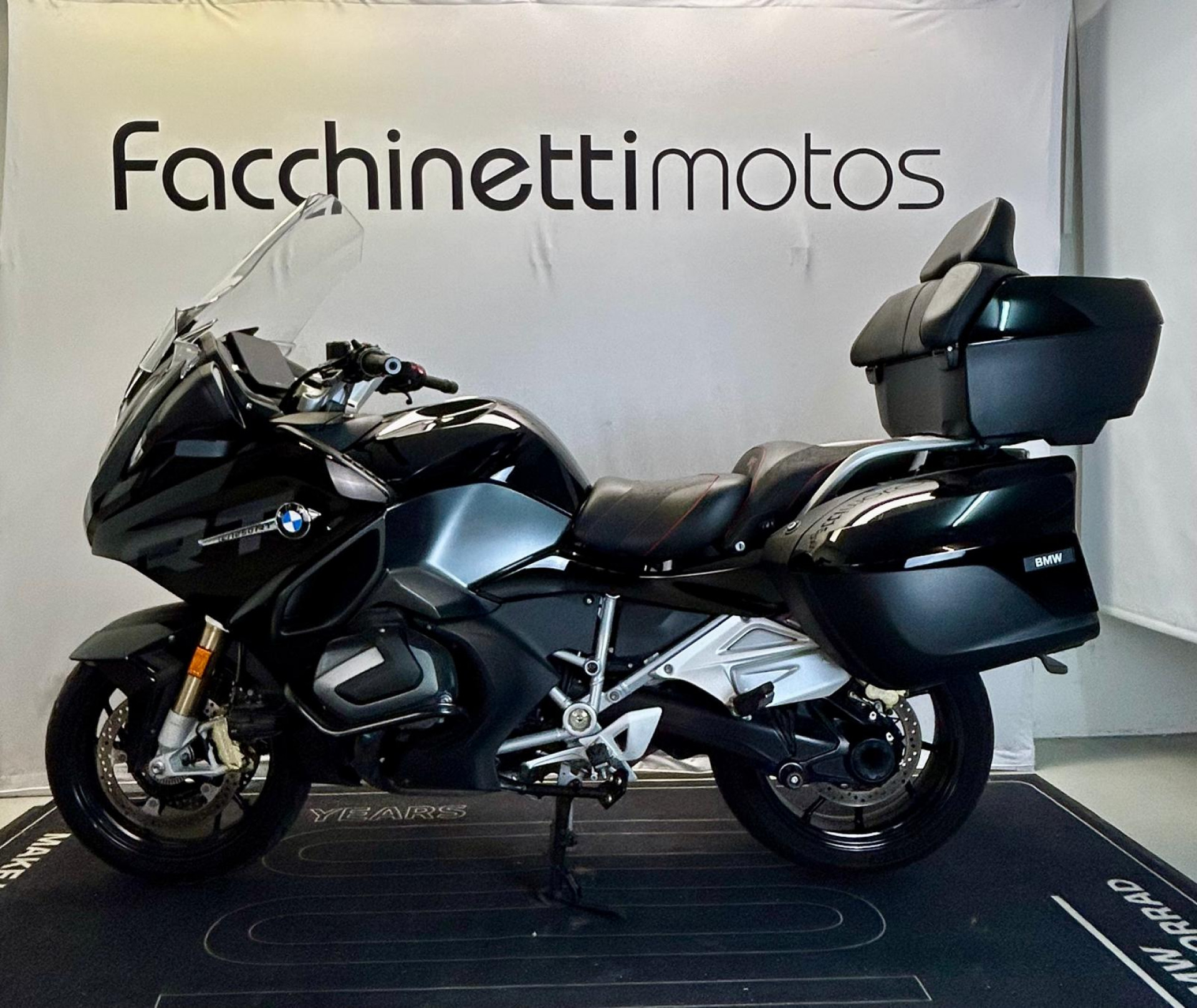 BMW R 1250 RT Triple Black ** Garantie Constructeur 05.2028 **-showroom-element-1